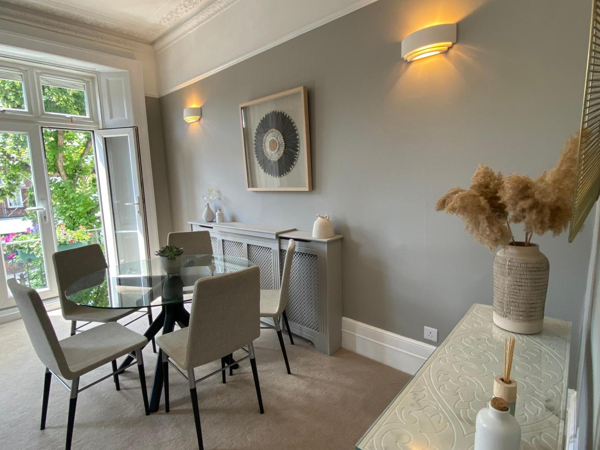 Lovely Large 1 Bed Renovated Flat W Balcony & 600Mb Wifi 런던 외부 사진